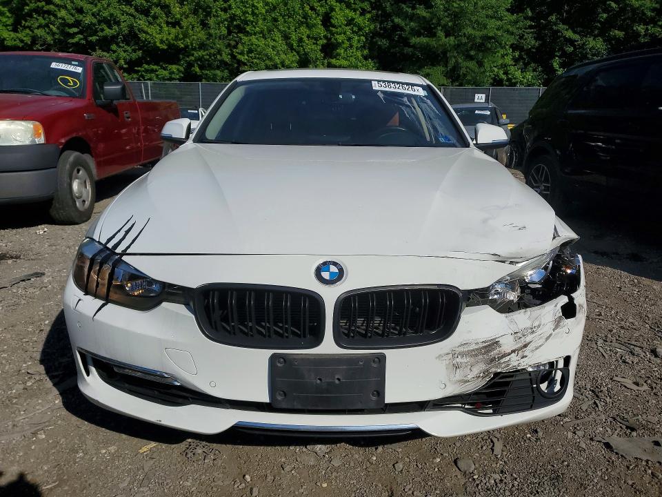 2015 BMW 3er VIN WBA3B3G51FNT19684 COPART salvage auction — FRONT END, Md - Cert Of Salvage > 75% Damage, sold $4,150 on 2026-08-09 (photo 5)