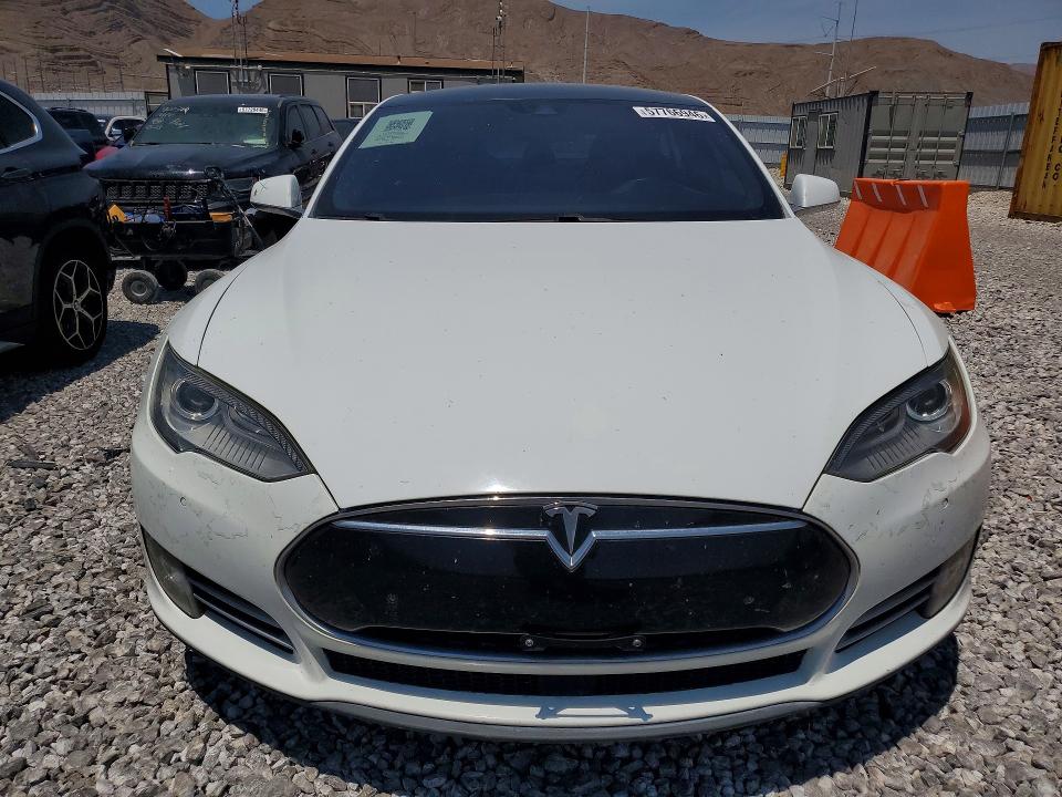 2015 Tesla Model s VIN 5YJSA1H22FF096628 COPART salvage auction — SIDE, NV - SALVAGE TITLE, sold $2,650 on 2026-07-27 (photo 5)