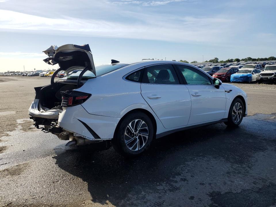 2026 Hyundai Sonata hybrid VIN KMHL24JJ4TA151942 COPART salvage auction — REAR END, CA - NON-REPAIRABLE VEHICLE CERT, sold $8,500 on 2026-07-20 (photo 3)