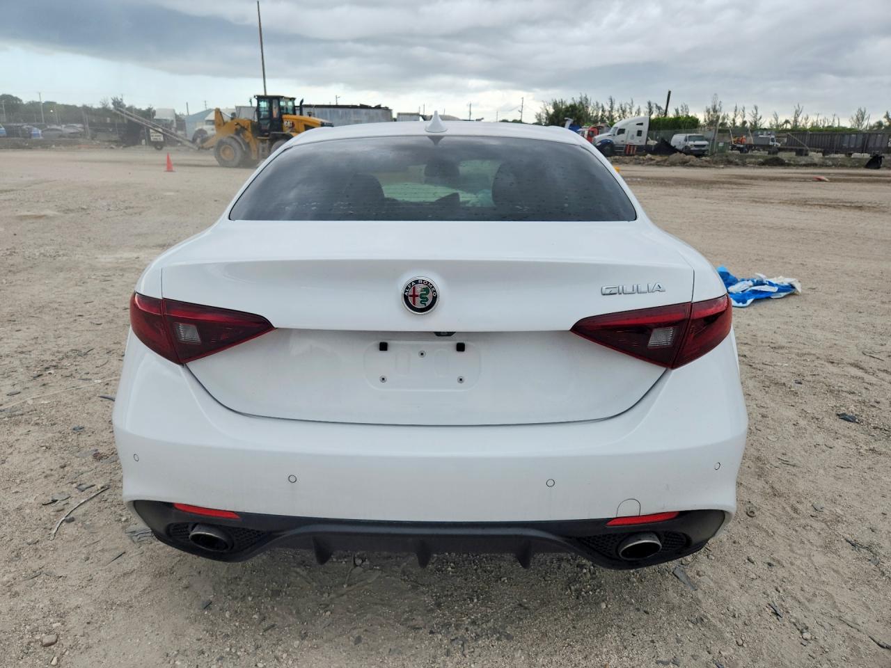 2017 Alfa romeo Giulia VIN ZARFAEBN3H7535619 COPART salvage auction — Front End, FL - CERT OF TITLE SLVG REBUILDABLE, sold $3,800 on 2026-09-18 (photo 6)