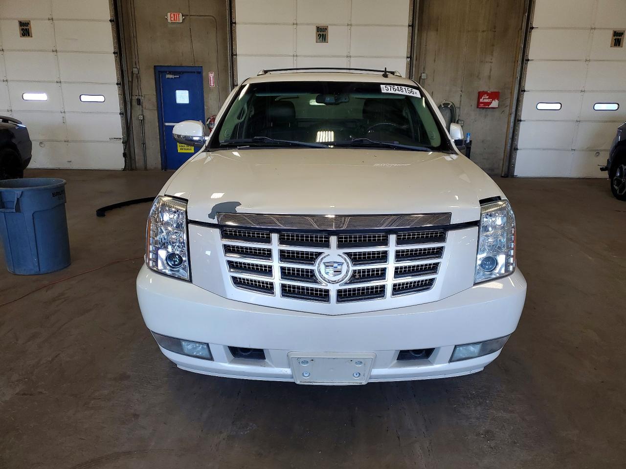 2011 Cadillac Escalade EXT VIN 3GYT4MEFXBG194230 COPART salvage auction — Mechanical, VA - CERTIFICATE OF TITLE, sold $2,800 on 2026-07-09 (photo 5)