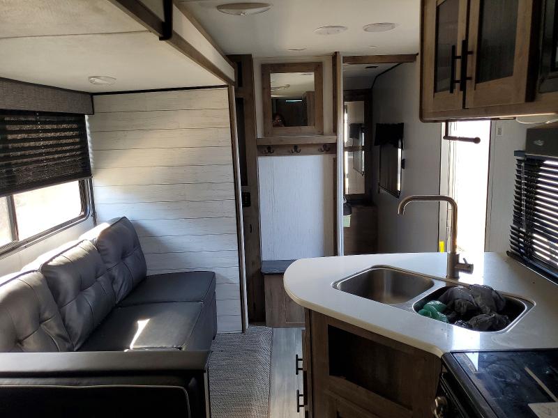 2022 Heartland rv Pioneer VIN 5SFPB3221NE484292 COPART salvage auction — MINOR DENT/SCRATCHES, IL - SALVAGE CERTIFICATE, sold $650 on 2026-07-30 (photo 5)