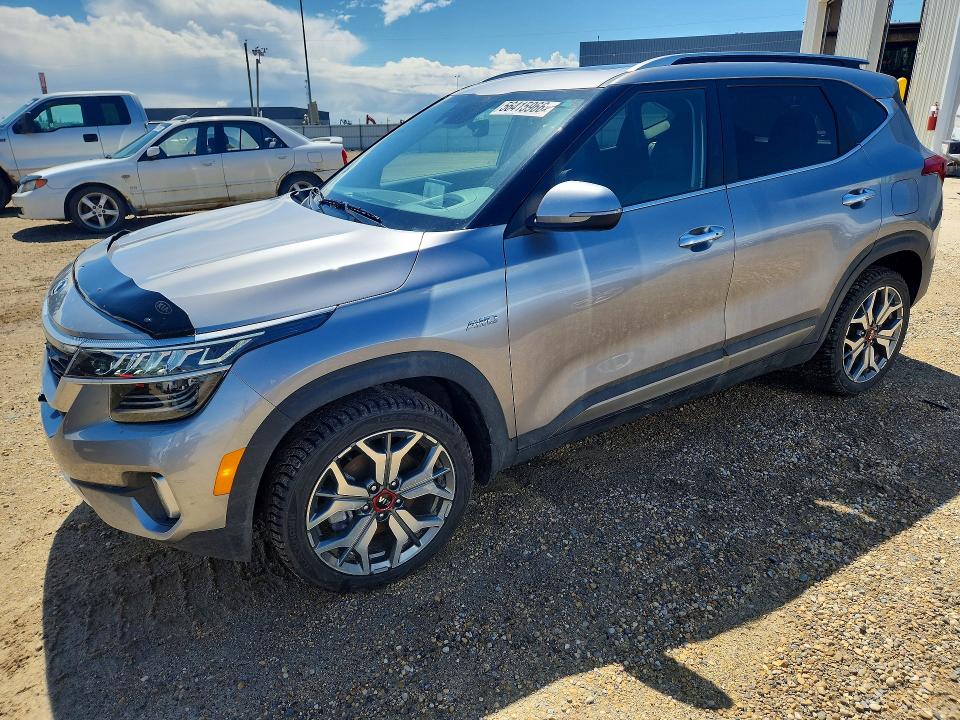 2021 Kia Seltos VIN KNDETCA2XM7085117 COPART salvage auction — REAR END, AB - BOS - SALVAGE, sold $250 on 2026-07-30 (photo 1)