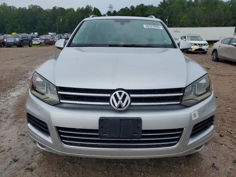 2012 Volkswagen Touareg VIN WVGFF9BP2CD002994 COPART salvage auction — REAR END, Va - Cert Of Title - Salvage, sold $925 on 2026-07-06 (photo 5)