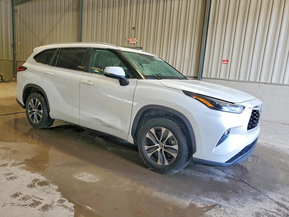 2023 Toyota Highlander VIN 5TDKDRAH6PS035705 COPART salvage auction — SIDE, Pa - Certificate Of Salvage, sold $13,200 on 2026-07-15 (photo 4)