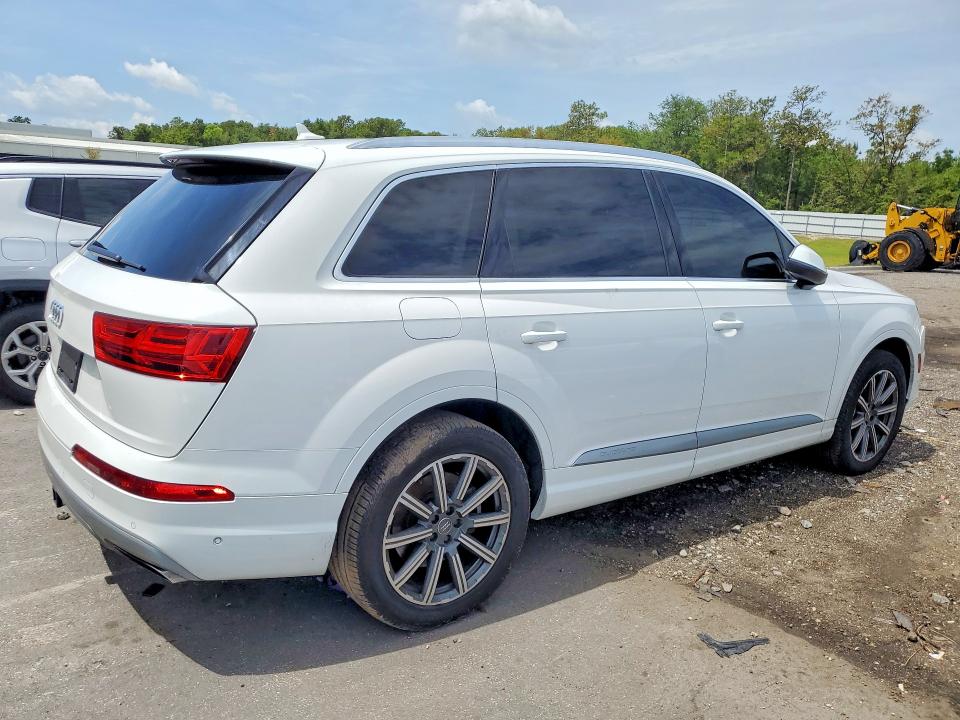2019 Audi Q7 VIN WA1LHAF72KD027514 COPART salvage auction — MINOR DENT/SCRATCHES, FL - CERTIFICATE OF TITLE, sold $6,700 on 2026-07-28 (photo 3)