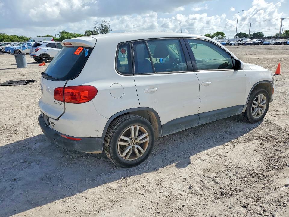 2014 Volkswagen VIN WVGAV3AX5EW542665 COPART salvage auction — SIDE, Fl - Cert Of Title Slvg Rebuildable, sold $400 on 2026-07-15 (photo 3)
