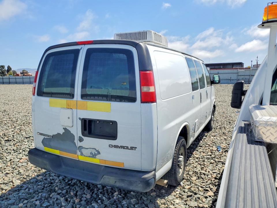 2006 Chevrolet Express 2500 VIN 1GCGG25V261232354 COPART salvage auction — MINOR DENT/SCRATCHES, CA - DIS/DLR/EXP ONLY CLEAN TITLE, sold $1,600 on 2026-07-09 (photo 3)