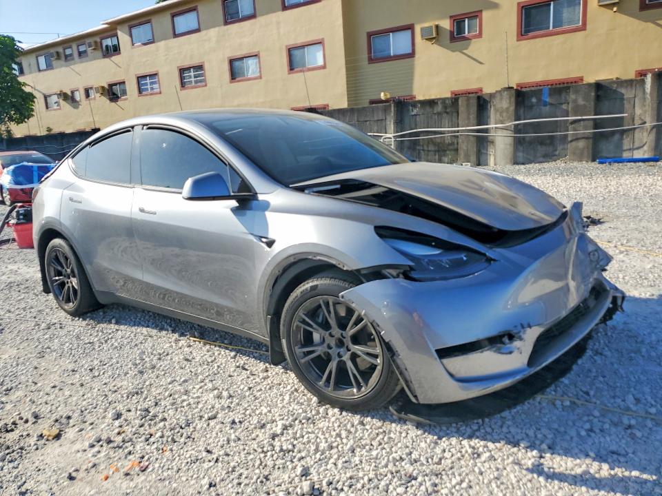 2025 Tesla Model y VIN 7SAYGDED6SF256667 COPART salvage auction — FRONT END, Fl - Cert Of Title Slvg Rebuildable, sold $15 on 2026-07-24 (photo 4)