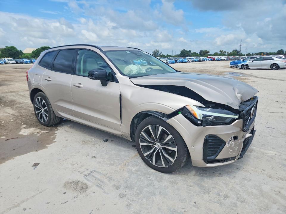 2025 Volvo VIN YV4M12RC9S1073966 COPART salvage auction — FRONT END, Fl - Cert Of Title Slvg Rebuildable, sold $15,200 on 2026-07-09 (photo 4)