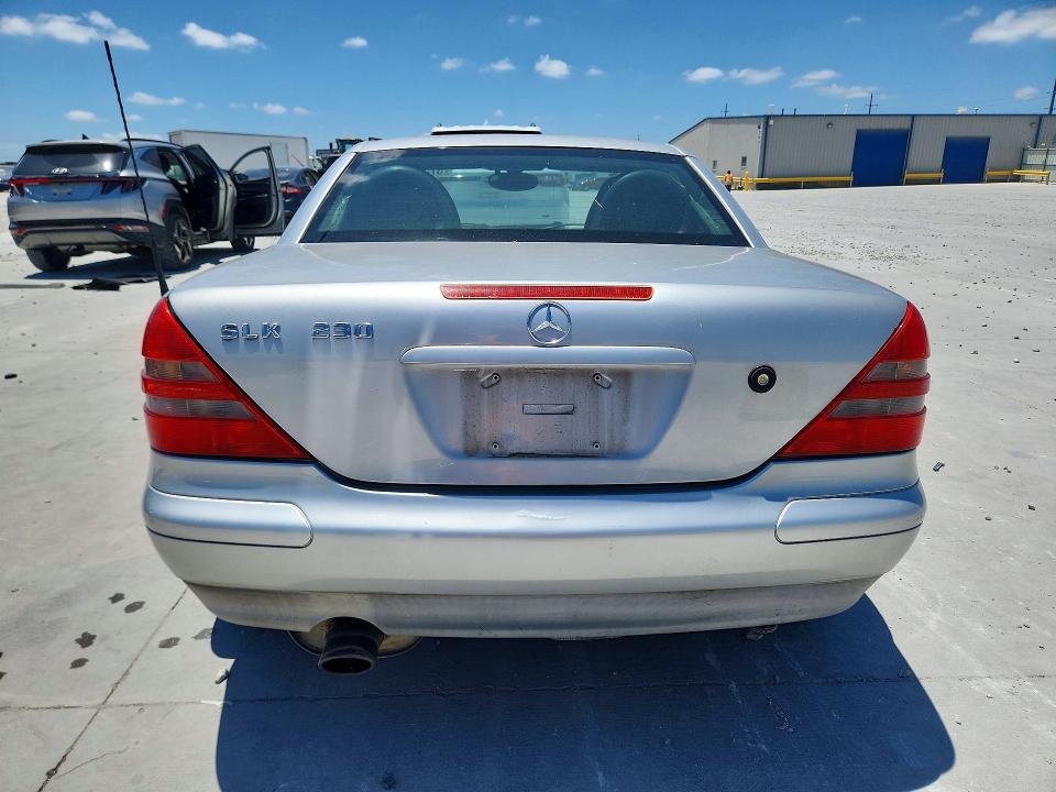 1999 Mercedes-benz Slk-klasse VIN WDBKK47F3XF127819 COPART salvage auction — FRONT END, Tx - Salvage Vehicle Title, sold $325 on 2026-07-17 (photo 6)