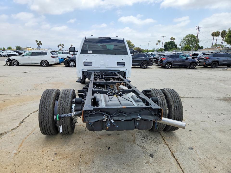 2024 Ford F550 VIN 1FDUF5GT9RDA09424 COPART salvage auction — MINOR DENT/SCRATCHES, Mi - Dis/Dlr/Exp Only Salvage Title, sold $26,750 on 2026-07-08 (photo 6)