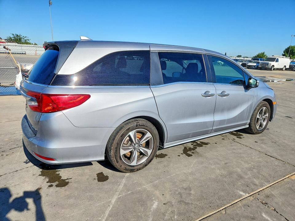 2019 Honda Odyssey VIN 5FNRL6H86KB098449 COPART salvage auction — MINOR DENT/SCRATCHES, CA - CERTIFICATE OF TITLE, sold $6,200 on 2026-07-09 (photo 3)