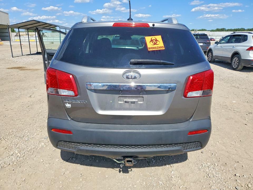 2013 Kia Sorento VIN 5XYKT4A28DG402792 COPART salvage auction — FRONT END, Mo - Salvage Certificate Of Title, sold $100 on 2026-07-28 (photo 6)
