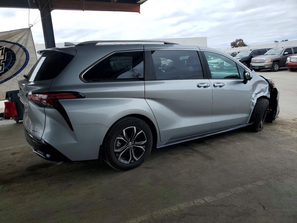 2025 Toyota Sienna VIN 5TDESKFCXSS198051 COPART salvage auction — FRONT END, CA - SALVAGE CERTIFICATE, sold $34,500 on 2026-07-14 (photo 3)