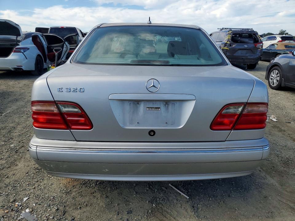 2001 Mercedes-benz E-class VIN WDBJF65J71B172327 COPART salvage auction — MINOR DENT/SCRATCHES, Ca - Dis/Dlr/Exp Only Clean Title, sold $1,300 on 2026-07-09 (photo 6)