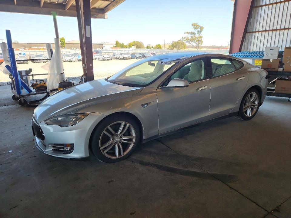 2013 Tesla Model s VIN 5YJSA1CN8DFP13772 COPART salvage auction — MINOR DENT/SCRATCHES, Ca - Dis/Dlr/Exp App For Dup Clean, sold $3,200 on 2026-07-13 (photo 1)