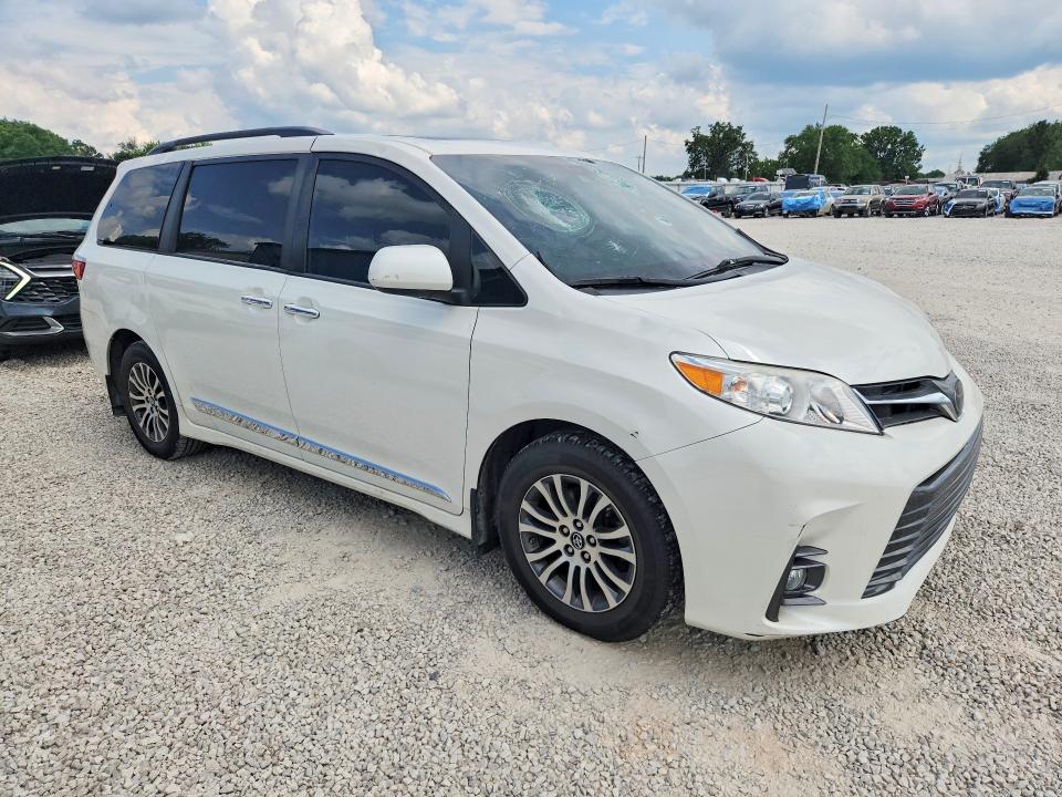 2019 Toyota Sienna VIN 5TDYZ3DC0KS972261 COPART salvage auction — HAIL, Mo - Salvage Certificate Of Title, sold $2,300 on 2026-07-27 (photo 4)
