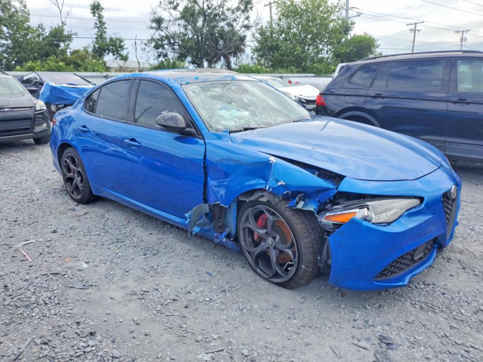 2019 Alfa romeo Giulia VIN ZARFAMBN9K7607201 COPART salvage auction — FRONT END, FL - CERTIFICATE OF TITLE, sold $2,100 on 2026-07-17 (photo 4)