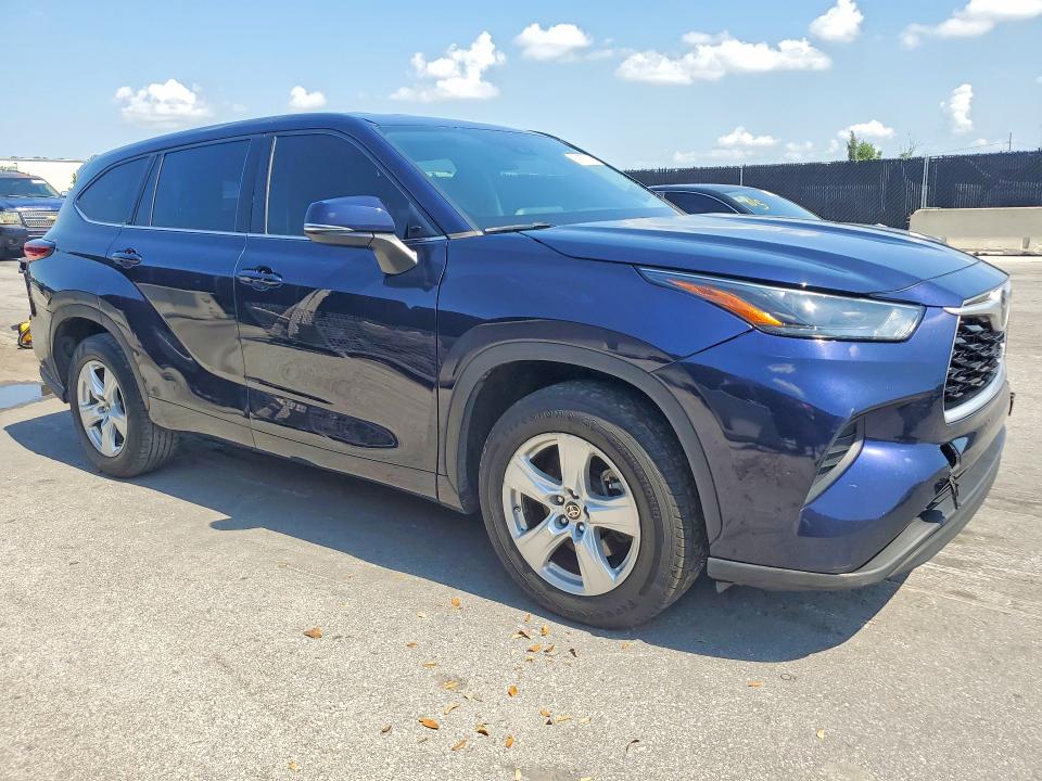 2022 Toyota Highlander VIN 5TDCZRAH7NS546164 COPART salvage auction — MINOR DENT/SCRATCHES, Fl - Certificate Of Title, sold $18,300 on 2026-07-28 (photo 4)