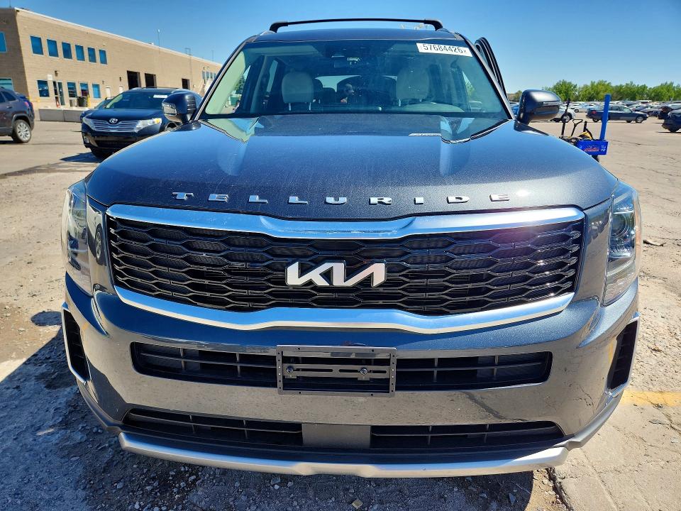 2022 Kia Telluride VIN 5XYP34HC5NG239654 COPART salvage auction — SIDE, Co - Public - Salvage Title, sold $8,500 on 2026-07-27 (photo 5)