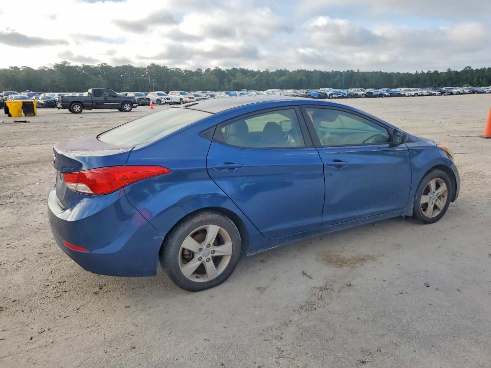 2013 Hyundai Elantra VIN KMHDH4AE3DU998375 COPART salvage auction — MINOR DENT/SCRATCHES, Sc - Cert Of Title-Salvage Rebuilt, sold $750 on 2026-08-02 (photo 3)