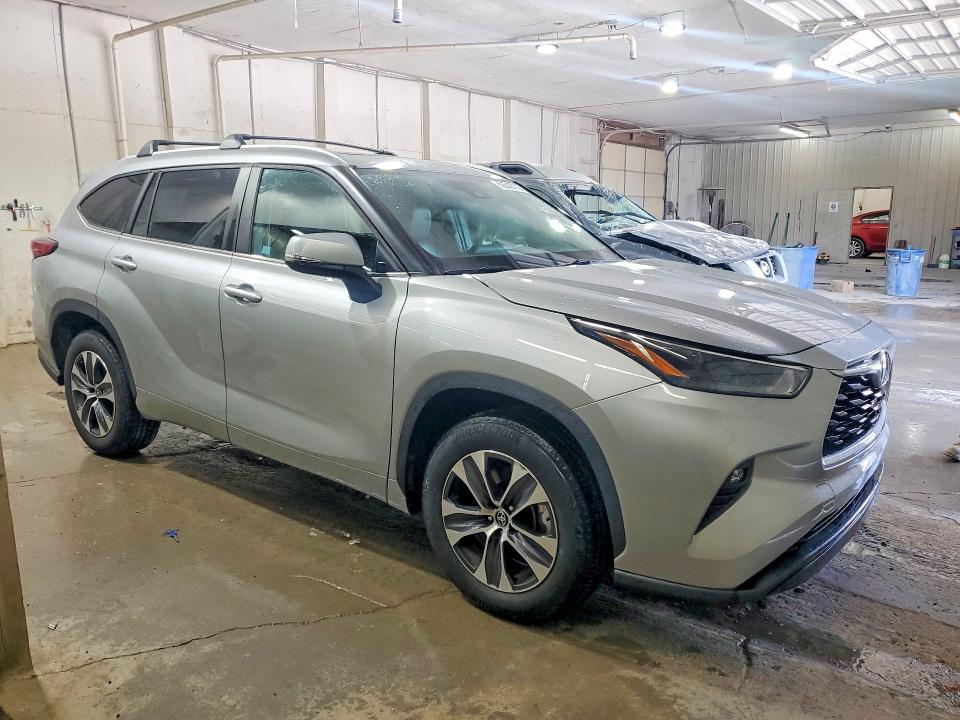 2023 Toyota Highlander VIN 5TDKARAH6PS523075 COPART salvage auction — SIDE, Salvage Title, sold $175 on 2026-07-21 (photo 4)