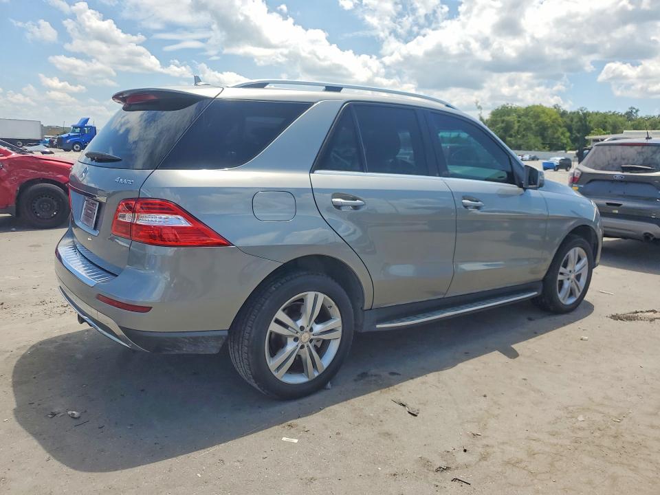 2015 Mercedes-benz VIN 4JGDA5HB1FA517842 COPART salvage auction — MINOR DENT/SCRATCHES, FL - CERTIFICATE OF TITLE, sold $6,500 on 2026-08-01 (photo 3)