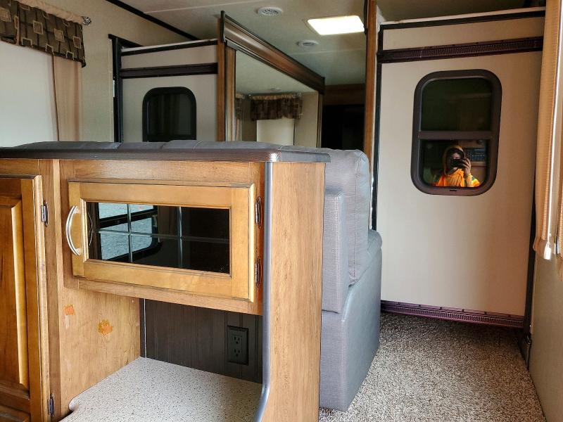 2018 Chaparral Coachmen VIN 5ZT3CH2B8JA317147 COPART salvage auction — WATER/FLOOD, FL - CERT OF TITLE-SLVG REBLD FLOOD, sold $8,100 on 2026-07-23 (photo 5)