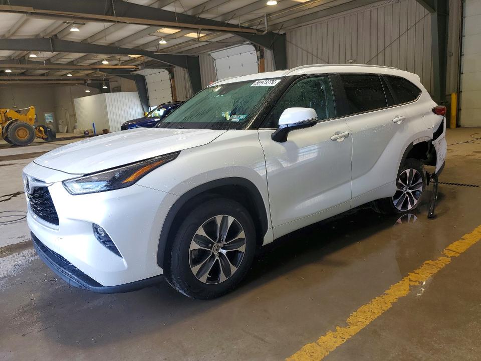 2023 Toyota Highlander VIN 5TDKDRAH6PS035705 COPART salvage auction — SIDE, Pa - Certificate Of Salvage, sold $13,200 on 2026-07-15 (photo 1)