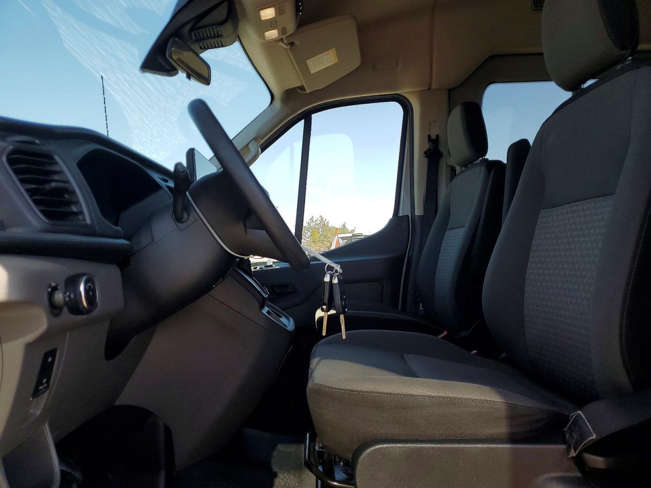 2022 Ford Transit VIN 1FBAX2CG9NKA69094 COPART salvage auction — Minor Dent/Scratches, CA - DIS/DLR/EXP ONLY CLEAN TITLE (P), sold $30,250 on 2026-06-29 (photo 7)