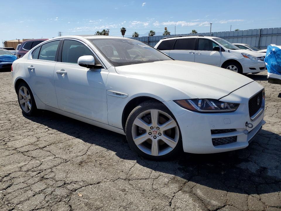 2017 Jaguar Xe VIN SAJAK4BN3HA953940 COPART salvage auction — MINOR DENT/SCRATCHES, Fl - Dis/Dlr/Exp Only Clean Title, sold $425 on 2026-07-02 (photo 4)