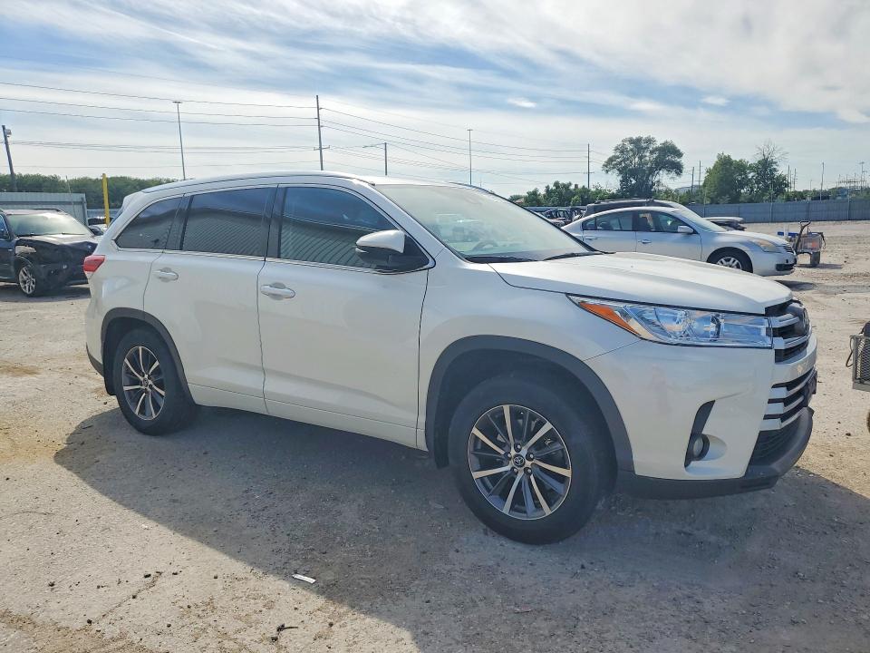 2017 Toyota VIN 5TDJZRFHXHS520176 COPART salvage auction — REAR END, Ia - Cert Of Title-Salvage Title, sold $10,700 on 2026-07-24 (photo 4)