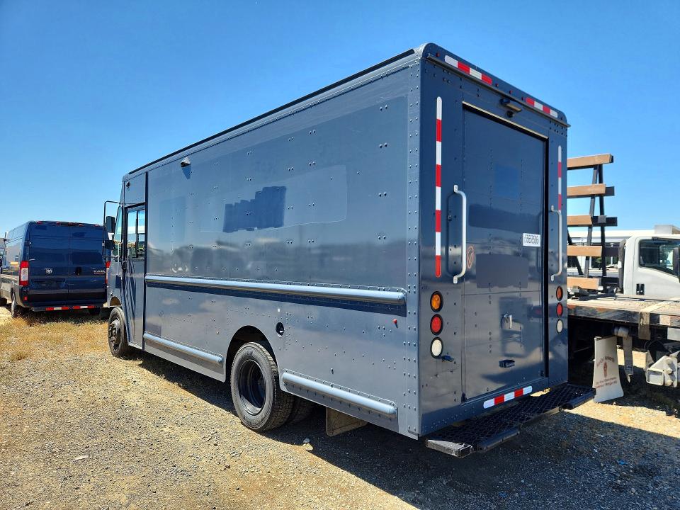 2021 Freightliner Chassis VIN 4UZAC2GA4MCMM9252 COPART salvage auction — MINOR DENT/SCRATCHES, CA - DIS/DLR/EXP ONLY CLEAN TITLE, sold $26,500 on 2026-07-28 (photo 2)