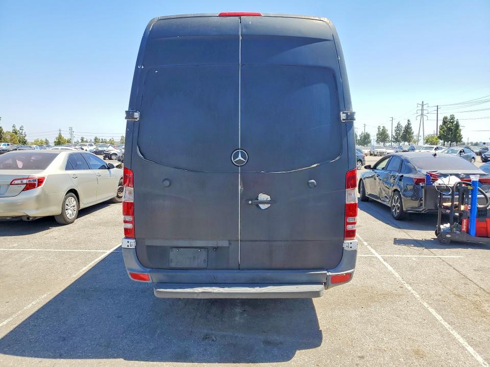 2016 Mercedes-benz Sprinter 2500 VIN WD3PE8CDXGP317342 COPART salvage auction — MINOR DENT/SCRATCHES, Ca - Dis/Dlr/Exp Only Clean Title (P), sold $4,450 on 2026-07-08 (photo 6)