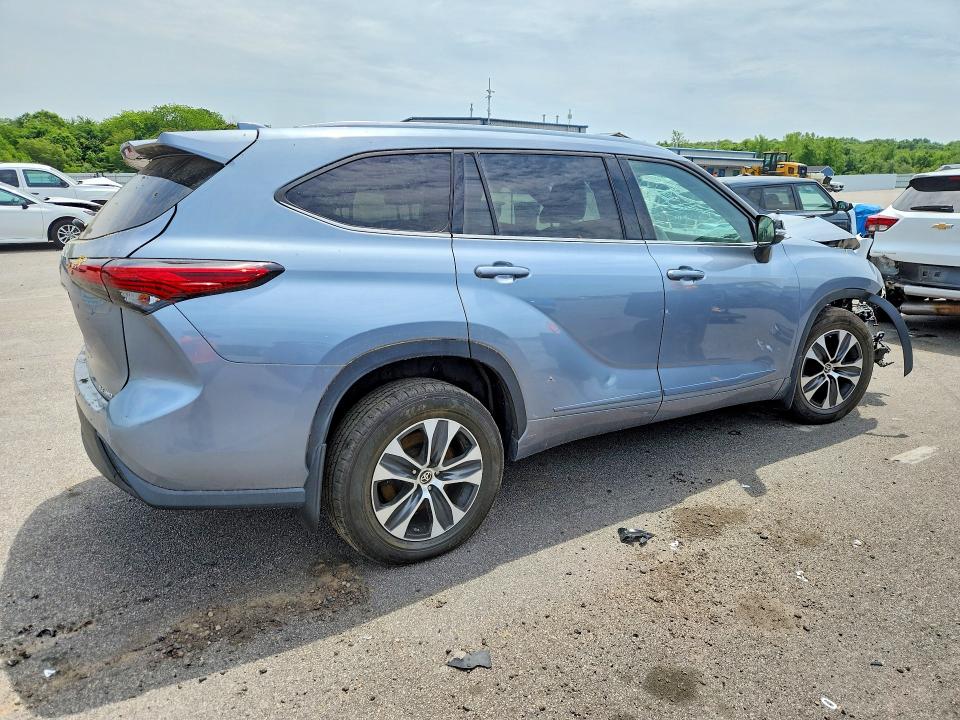 2021 Toyota Highlander VIN 5TDGZRBH9MS108535 COPART salvage auction — FRONT END, VA - CERT OF TITLE - SALVAGE, sold $8,500 on 2026-07-30 (photo 3)