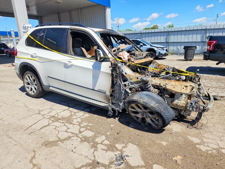 2013 BMW X5 VIN 5UXZV4C59DL994447 COPART salvage auction — BURN, IN - CERTIFICATE OF TITLE, sold $225 on 2026-07-27 (photo 4)