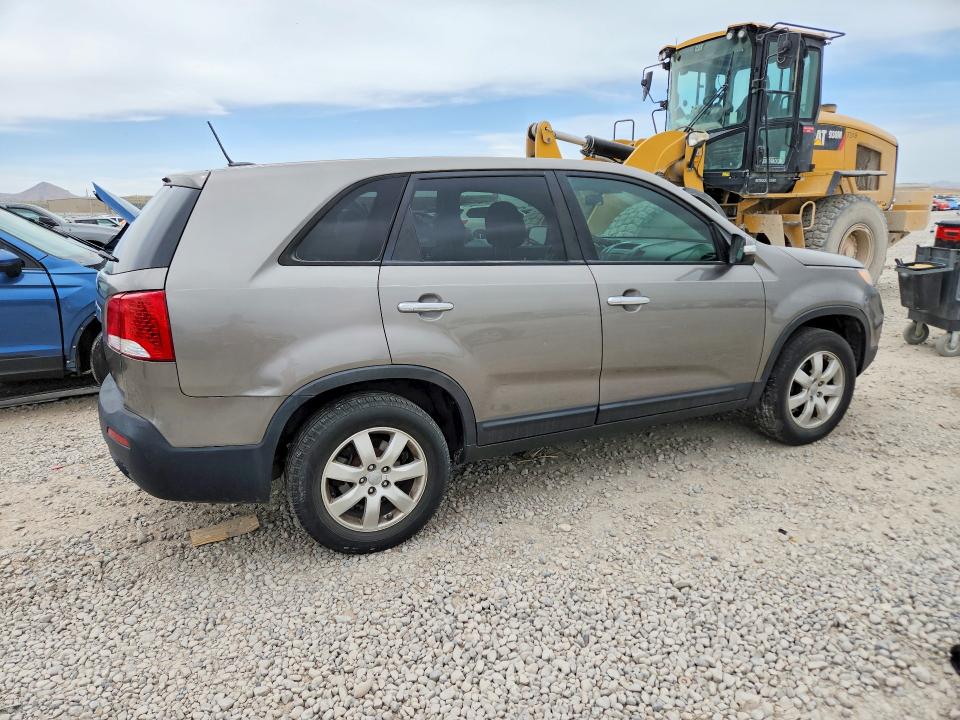 2013 Kia Sorento VIN 5XYKT3A14DG335402 COPART salvage auction — VANDALISM, Ut - Salvage Certificate, sold $1,400 on 2026-07-31 (photo 3)