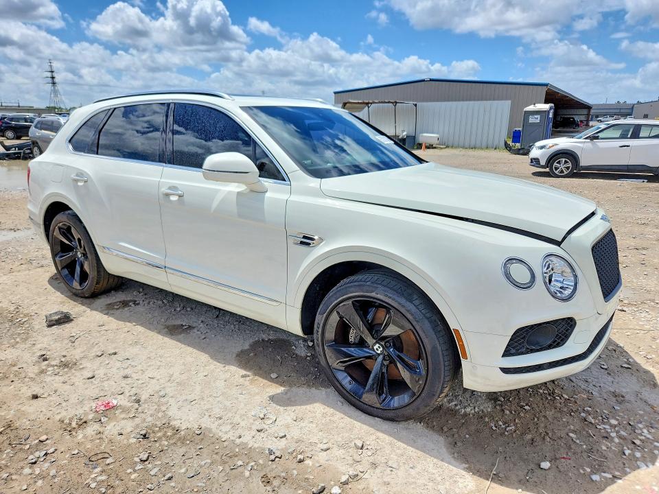 2018 Bentley Bentayga VIN SJAAC2ZV0JC018473 COPART salvage auction — WATER/FLOOD, Fl - Cert Of Title-Slvg Rebld Flood, sold $97,000 on 2026-07-28 (photo 4)