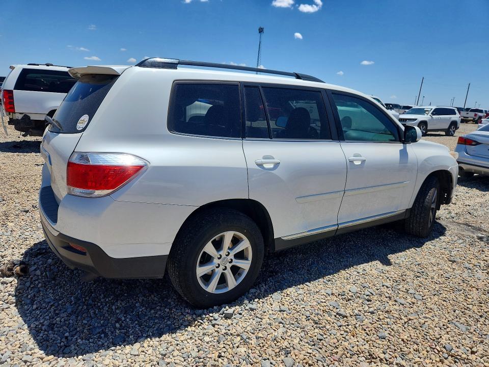 2011 Toyota Highlander VIN 5TDBK3EH7BS042538 COPART salvage auction — SIDE, Tx - Salvage Vehicle Title, sold $150 on 2026-07-21 (photo 3)