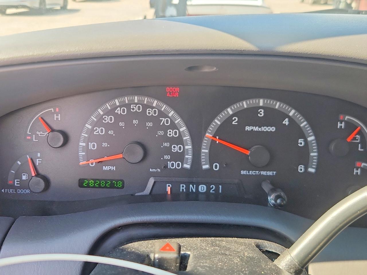 2000 Ford F-150 Lightning VIN 1FTRX17W9YKB40163 COPART salvage auction — Rear End, TX - SALVAGE VEHICLE TITLE, sold $1,400 on 2026-07-09 (photo 9)