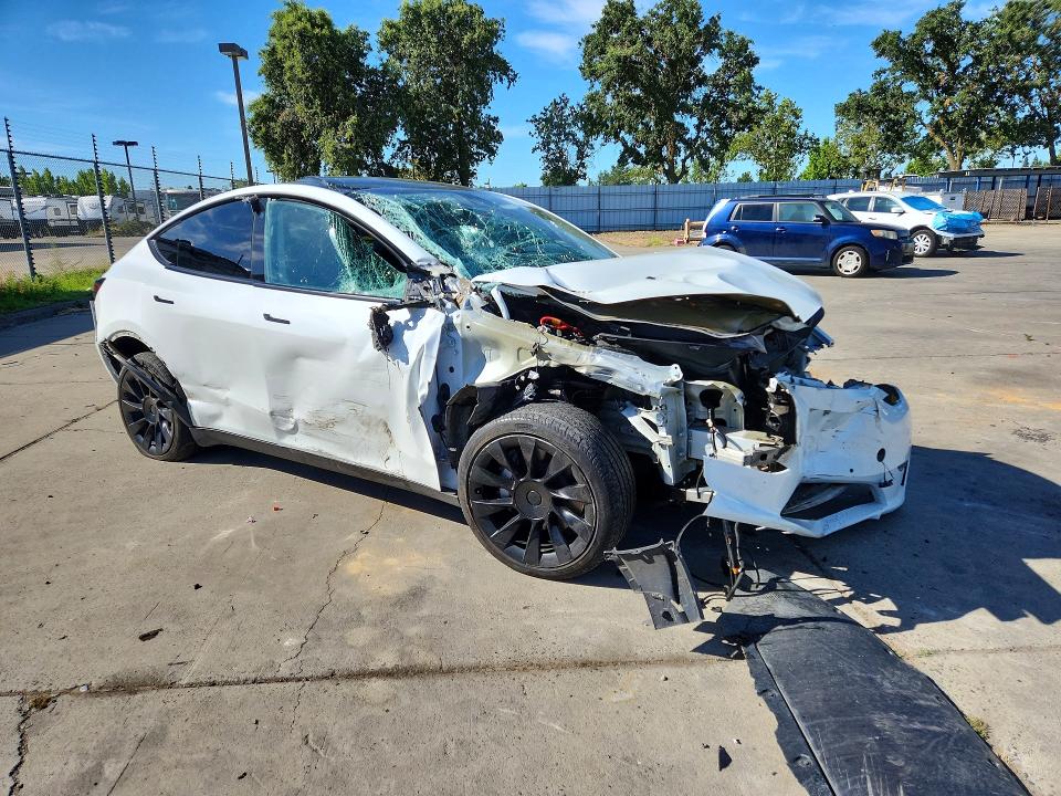2022 Tesla Model y VIN 7SAYGAEE3NF350811 COPART salvage auction — ALL OVER, CA - SALVAGE CERTIFICATE, sold $3,500 on 2026-07-27 (photo 4)