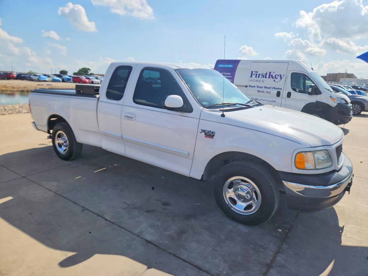 2000 Ford F-150 Lightning VIN 1FTRX17W9YKB40163 COPART salvage auction — Rear End, TX - SALVAGE VEHICLE TITLE, sold $1,400 on 2026-07-09 (photo 4)