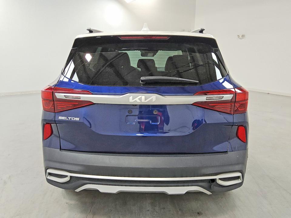 2022 Kia Seltos VIN KNDETCA27N7294199 COPART salvage auction — MINOR DENT/SCRATCHES, In - Certificate Of Title, sold $11,800 on 2026-08-13 (photo 6)