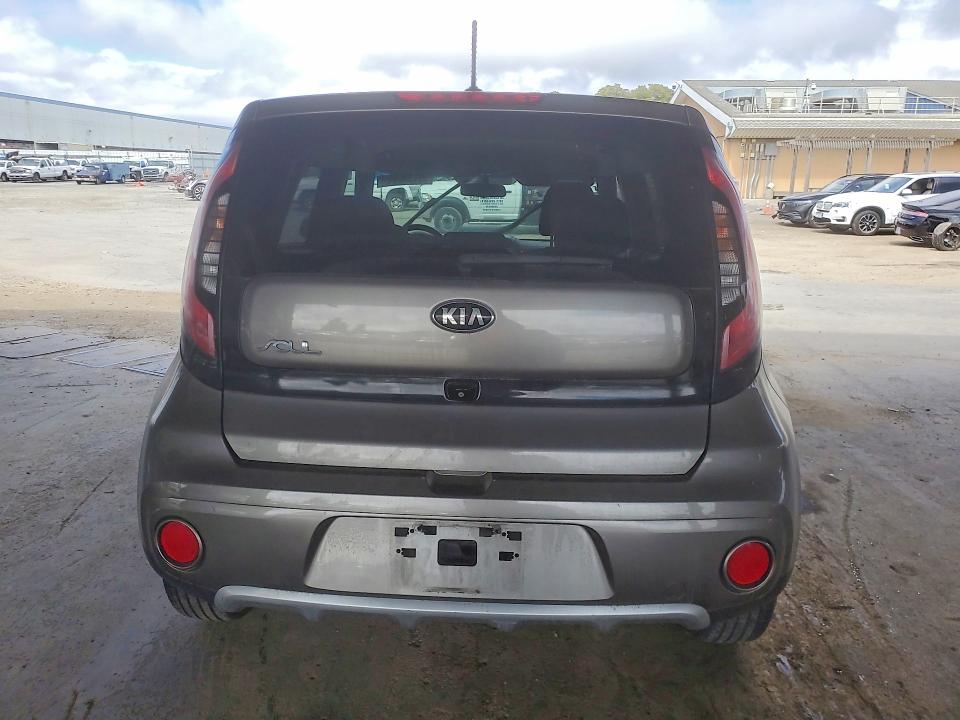 2018 Kia Soul VIN KNDJP3A5XJ7577011 COPART salvage auction — MINOR DENT/SCRATCHES, Ca - Dis/Dlr/Exp Only Clean Title, sold $1,100 on 2026-07-25 (photo 6)