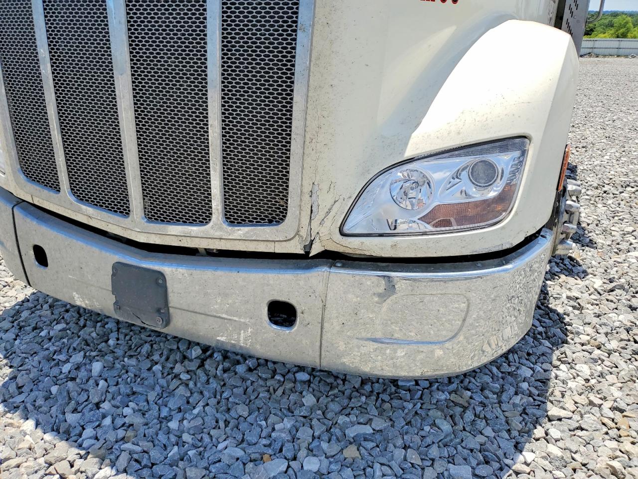2020 Peterbilt 579 VIN 1XPBD49X8LD649528 COPART salvage auction — Undercarriage, KY - CERT OF TITLE-SALVAGE, sold $16,900 on 2026-07-09 (photo 9)