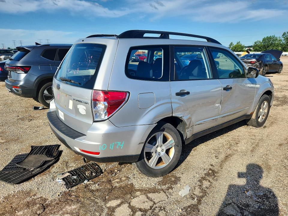 2011 Subaru Forester VIN JF2SHBBC3BH777170 COPART salvage auction — SIDE, IL - SALVAGE CERTIFICATE, sold $725 on 2026-07-28 (photo 3)
