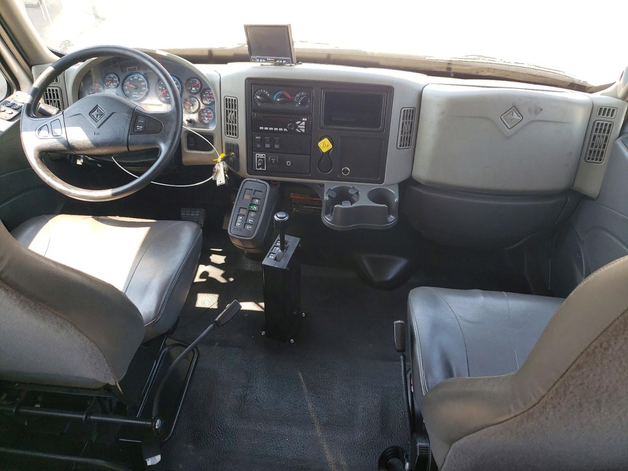 2018 International 4000-Series VIN 1HTMMMMN7JH098419 COPART salvage auction — Minor Dent/Scratches, MO - DEALER ONLY CLEAN TITLE, sold $9,200 on 2026-06-30 (photo 8)