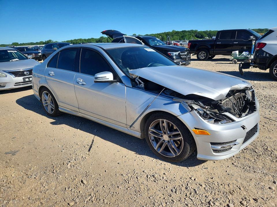 2013 Mercedes-benz C-klasse VIN WDDGF8AB6DR295916 COPART salvage auction — FRONT END, Ks - Cert Of Title-Salvage, sold $200 on 2026-07-30 (photo 4)