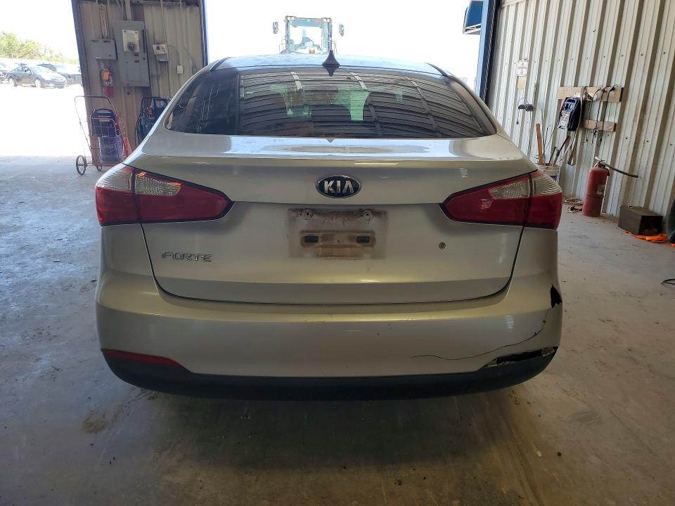 2014 Kia Forte VIN KNAFK4A65E5125551 COPART salvage auction — REAR END, Tx - Salvage Vehicle Title, sold $325 on 2026-07-24 (photo 6)